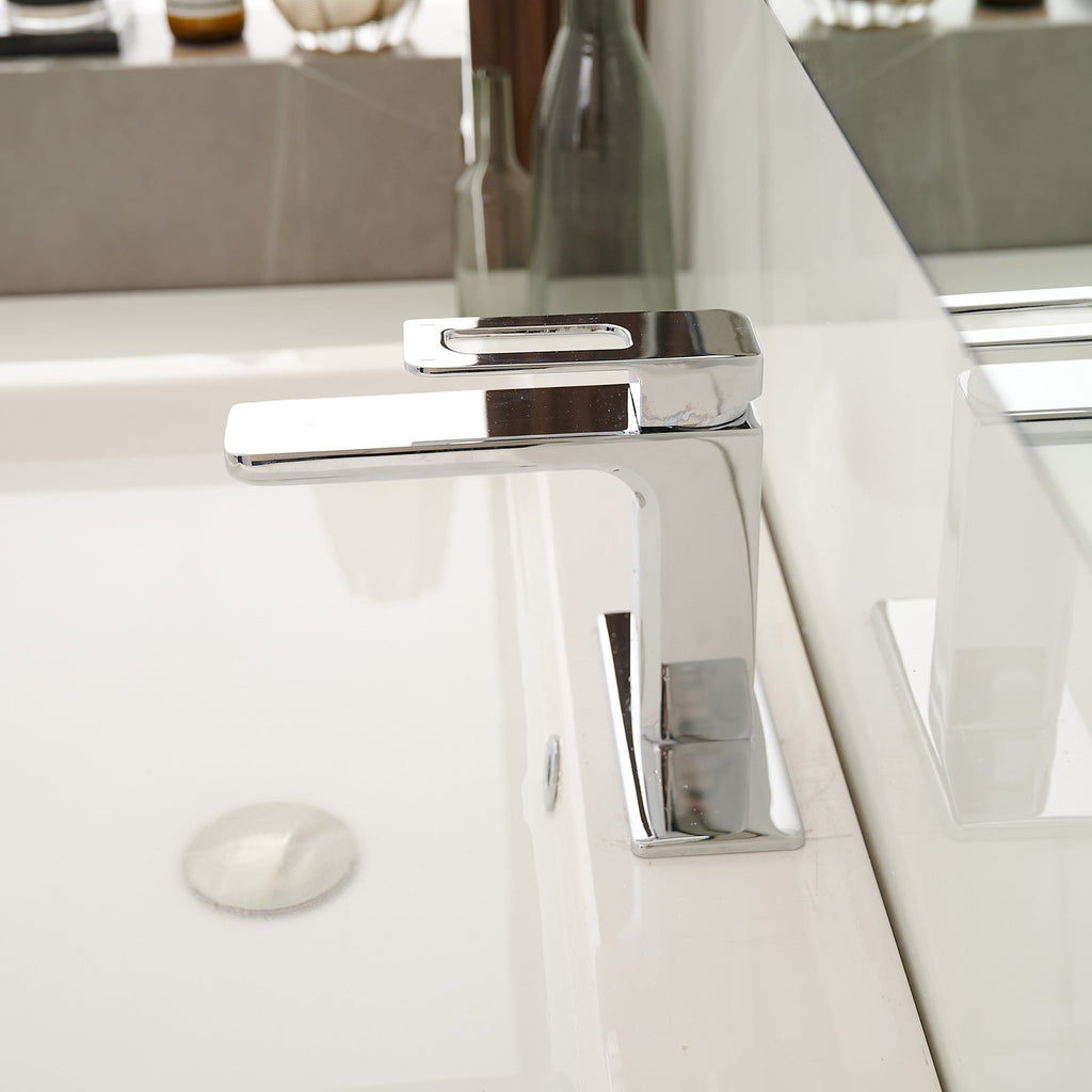 Single Handle Bathroom Faucet With Pop-up Drain