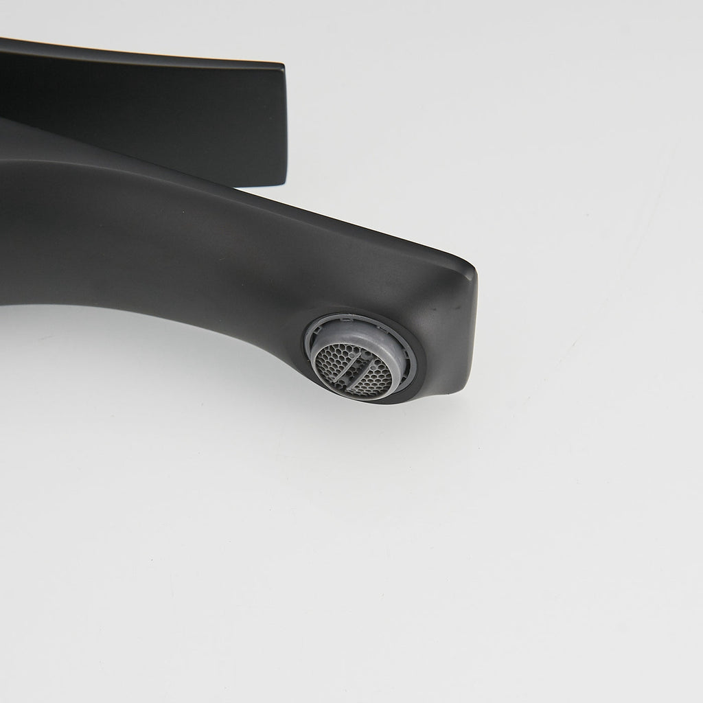 Single Hole Single-Handle Bathroom Faucet in Matte Black