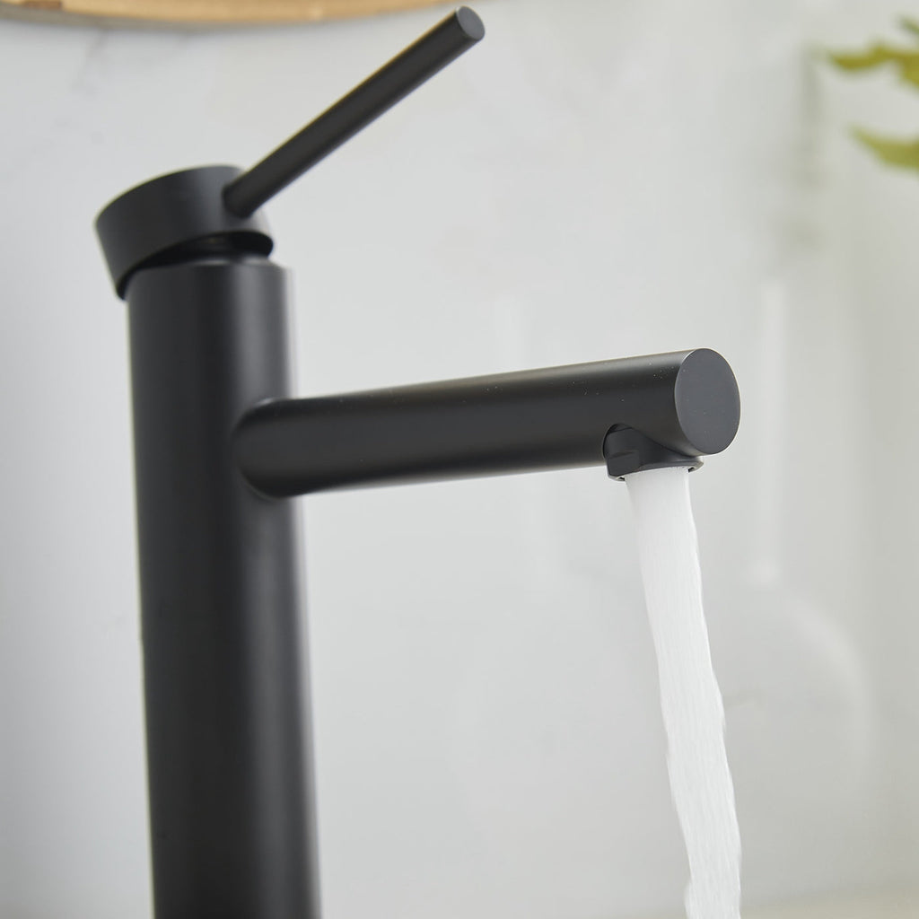 Single Handle Bathroom Faucet With Pop-up Drain