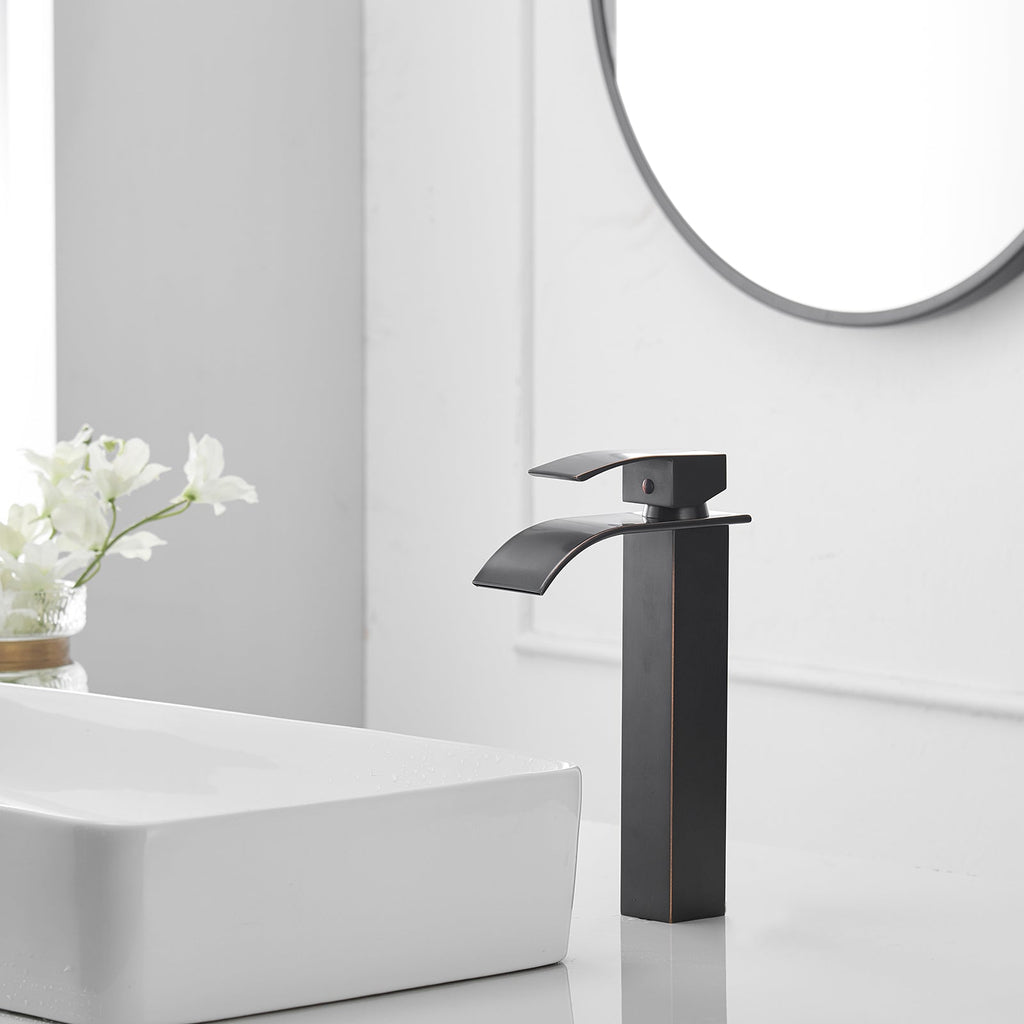 Single Handle Bathroom Faucet With Pop-up Drain