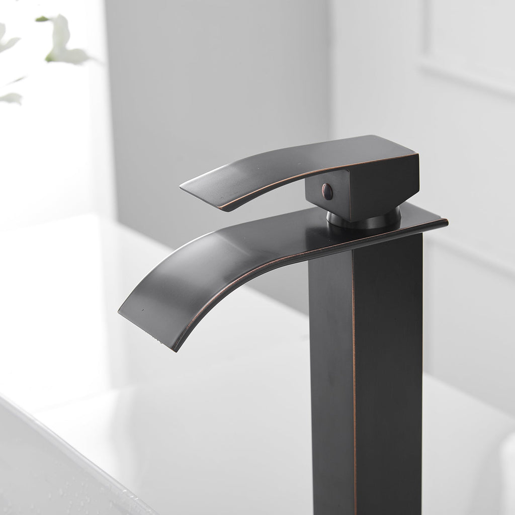 Single Handle Bathroom Faucet With Pop-up Drain