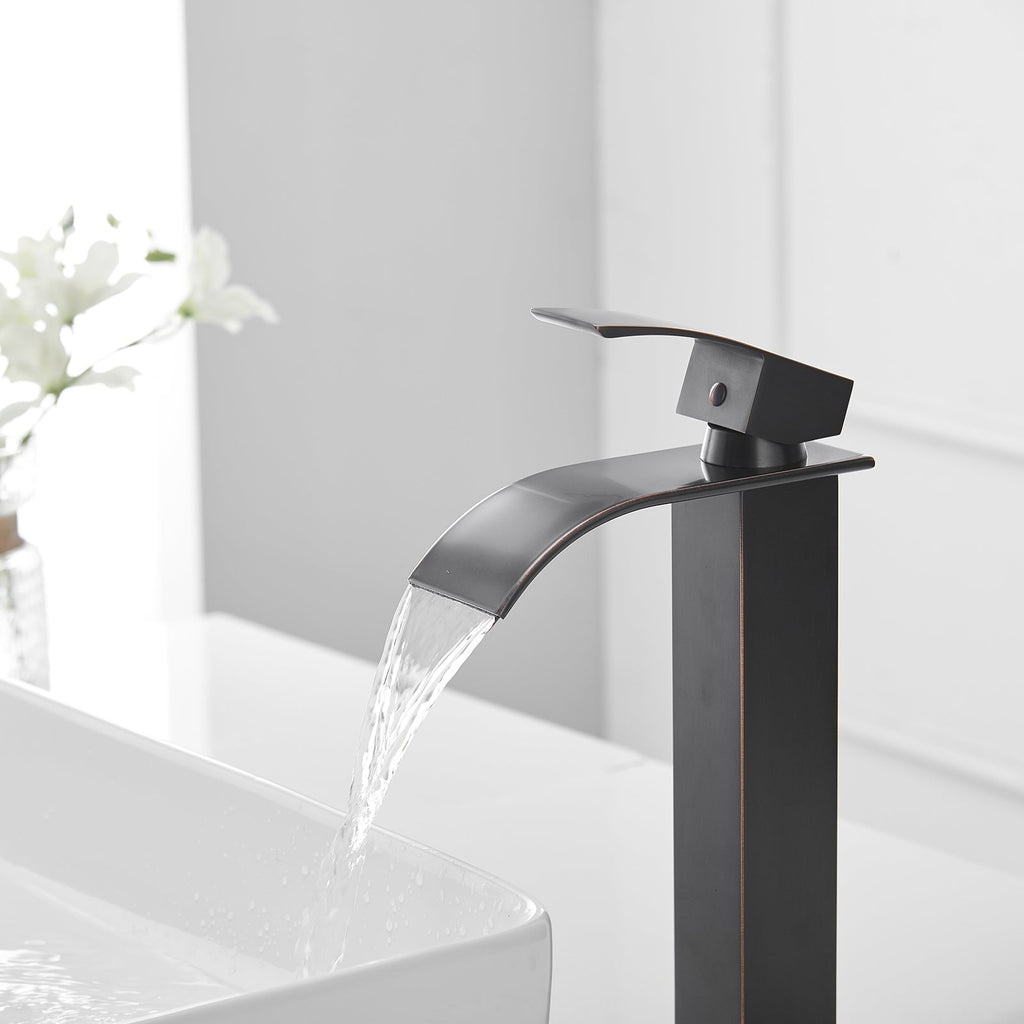 Single Handle Bathroom Faucet With Pop-up Drain