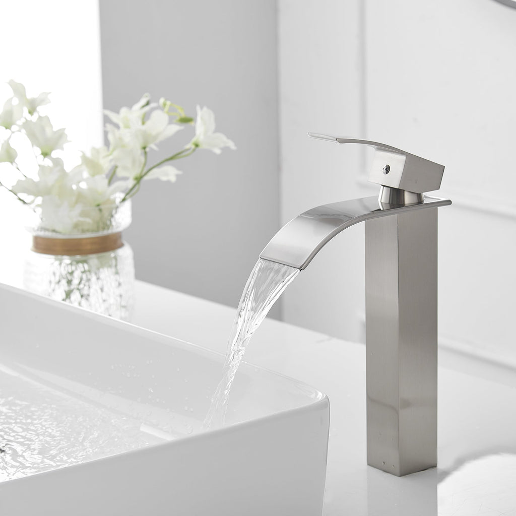 Single Handle Bathroom Faucet With Pop-up Drain