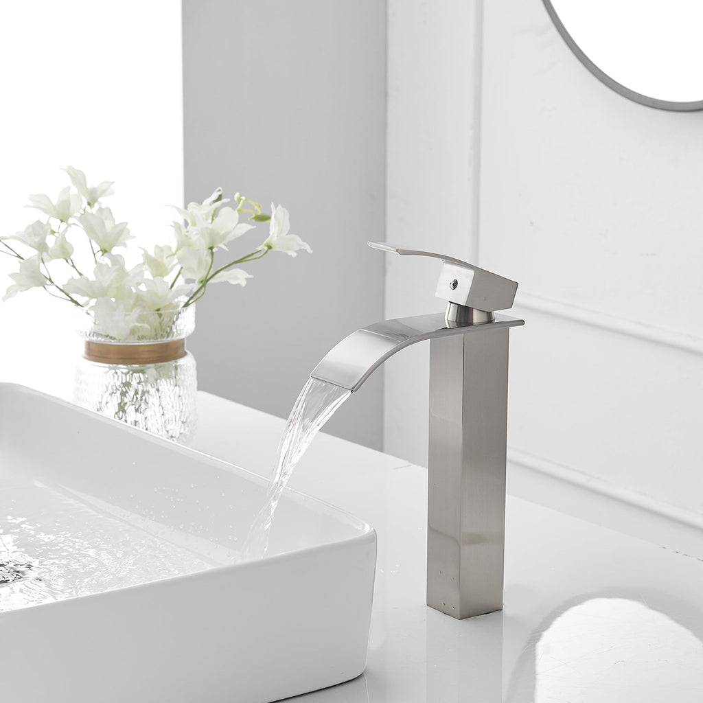 Single Handle Bathroom Faucet With Pop-up Drain