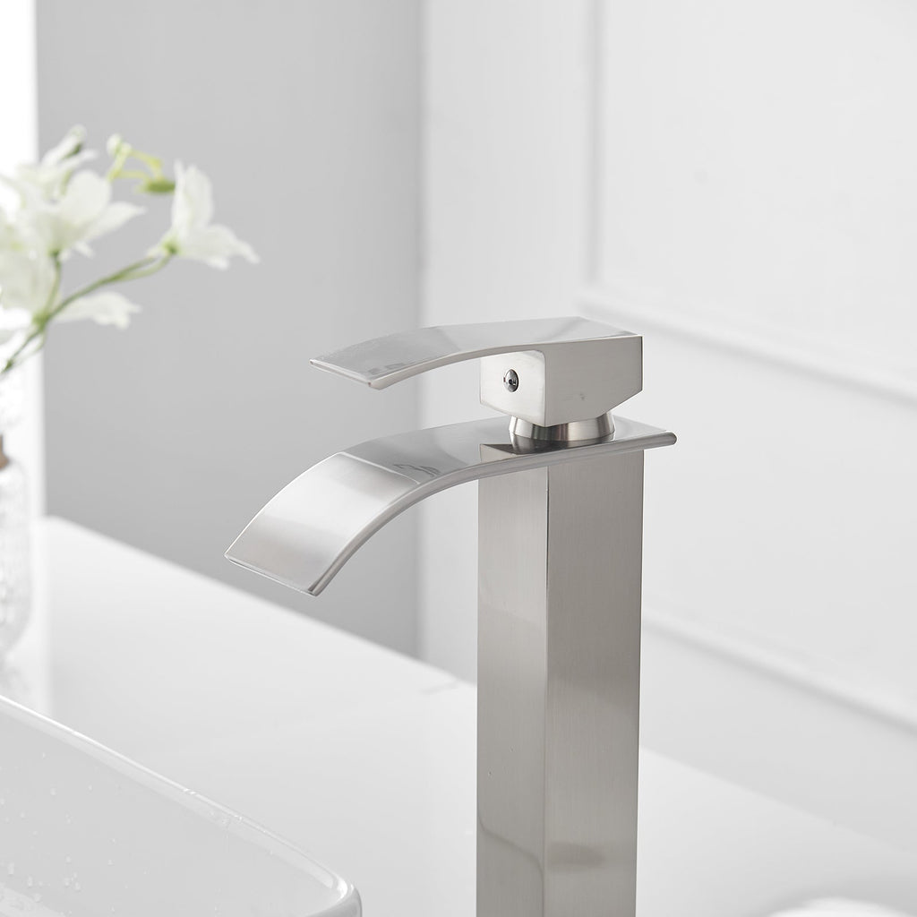 Single Handle Bathroom Faucet With Pop-up Drain