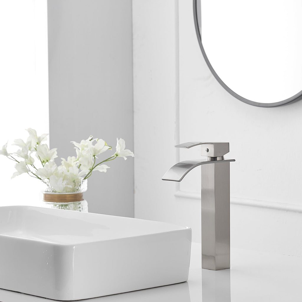 Single Handle Bathroom Faucet With Pop-up Drain