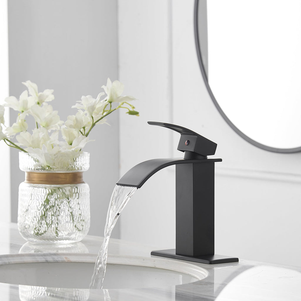 Single Handle Bathroom Faucet With Pop-up Drain