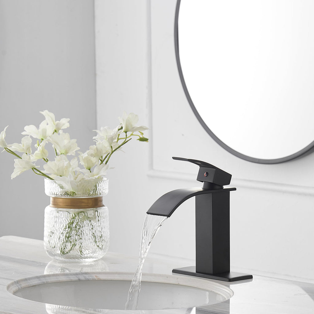 Single Handle Bathroom Faucet With Pop-up Drain