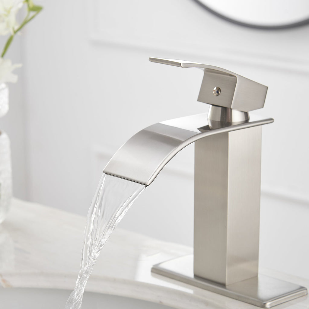 Single Handle Bathroom Faucet With Pop-up Drain