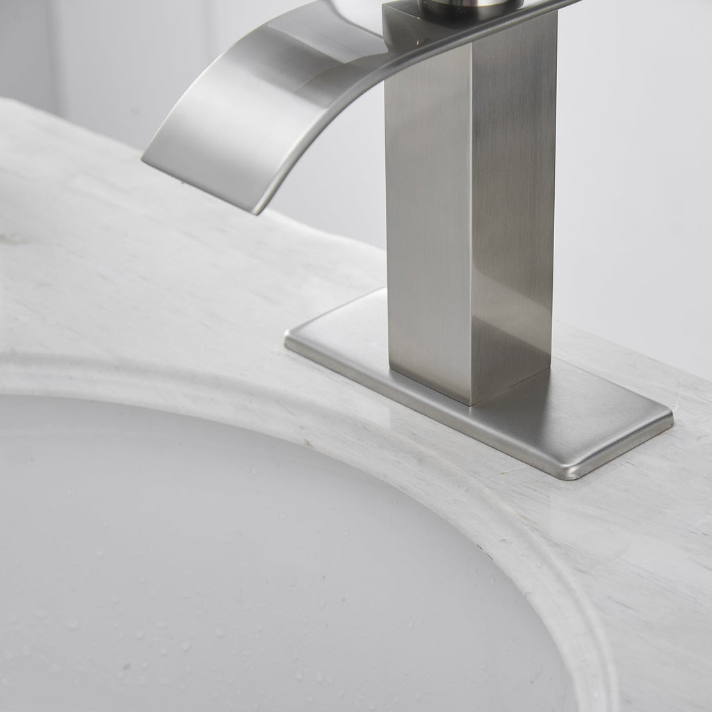 Single Handle Bathroom Faucet With Pop-up Drain