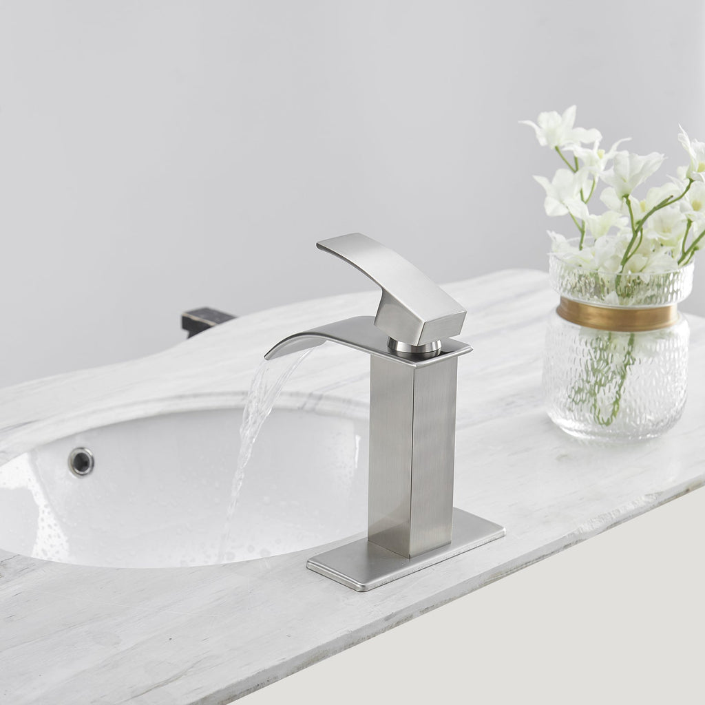 Single Handle Bathroom Faucet With Pop-up Drain